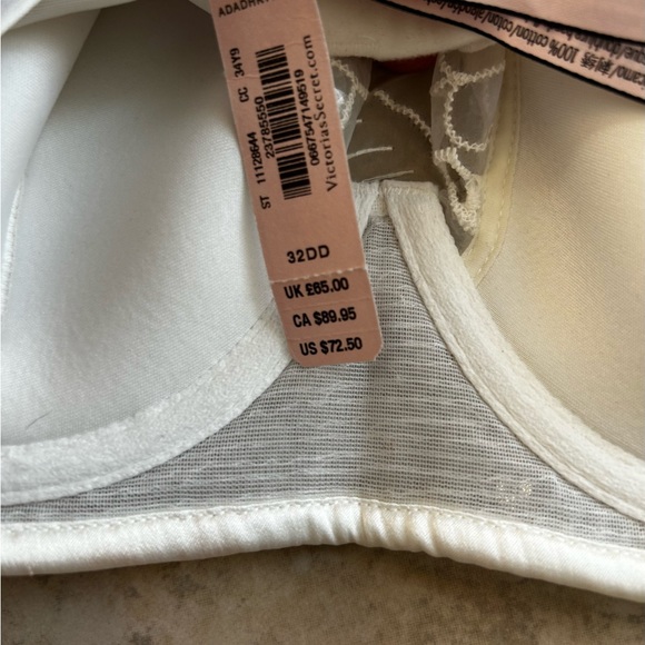 Victoria’s Secret bra NWT - Picture 3 of 3